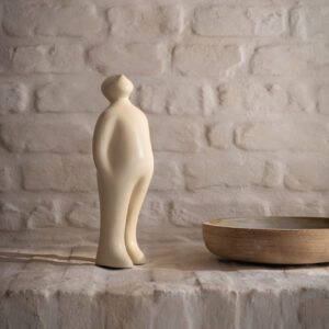 СКУЛПТУРА THE VISITOR SMALL SAND COR02 БЕЖОВО КЕРАМИКА GARDECO