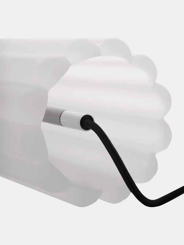 настолна лампа tom dixon press frosted